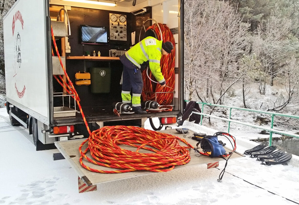 Dykkerbil og utstyr